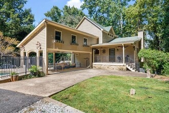 Building Photo - 7221 Flowery Branch Rd