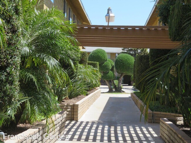 Foto del edificio - 13091 Yockey St