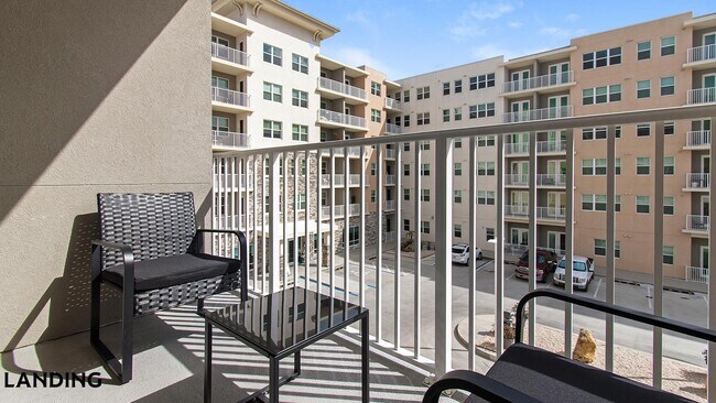 Foto del edificio - 1216 N Atlantic Ave