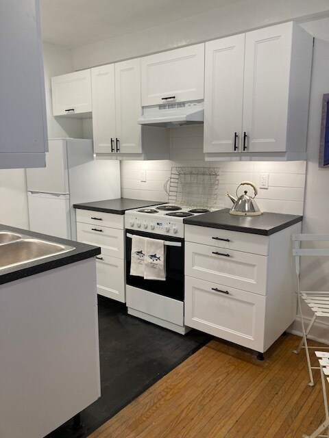 Photo du bâtiment - Beautiful, newly renovated 1 bdrm High Par...