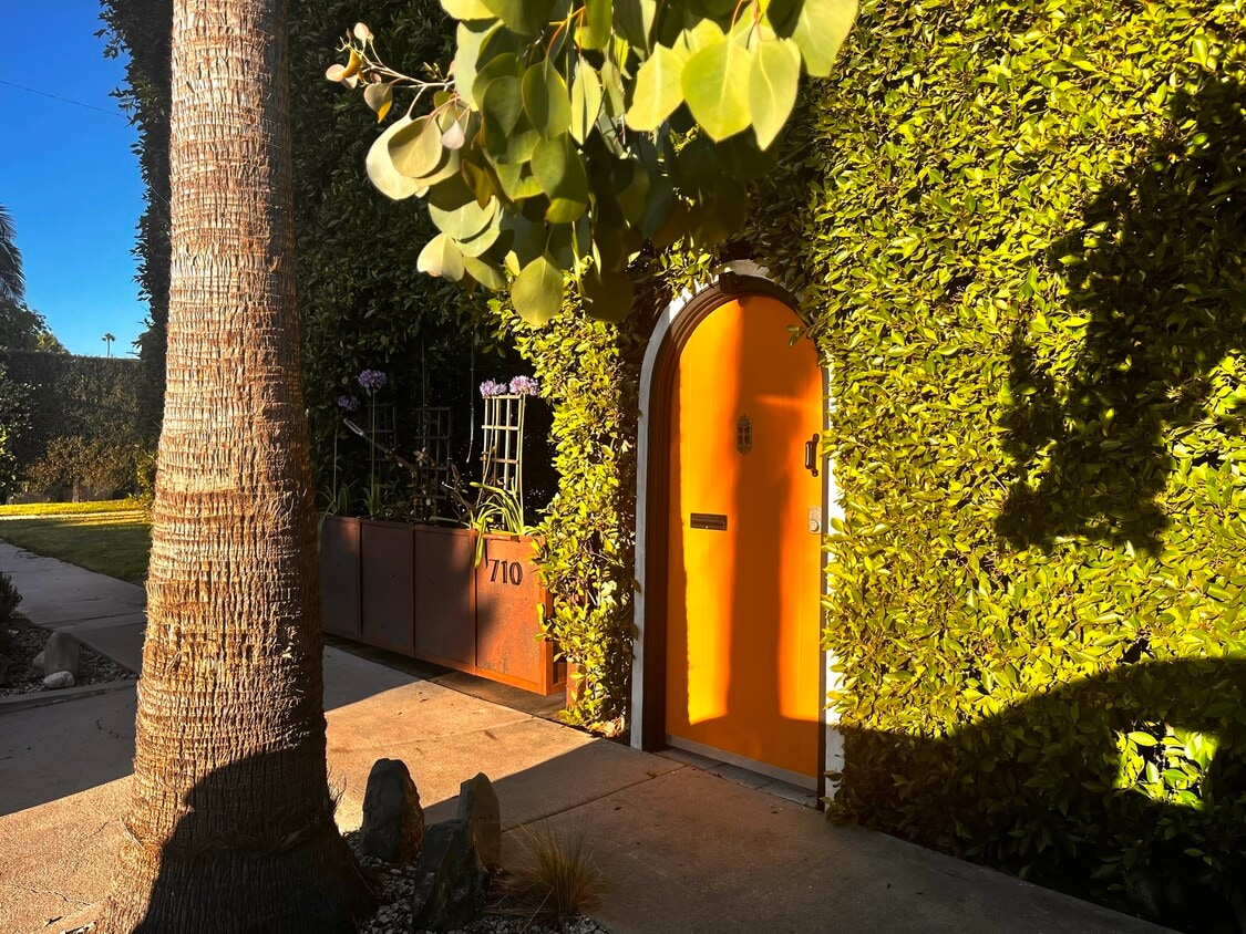 view from the street ENTRANCE - 710 Boccaccio Ave (Venice, CA)