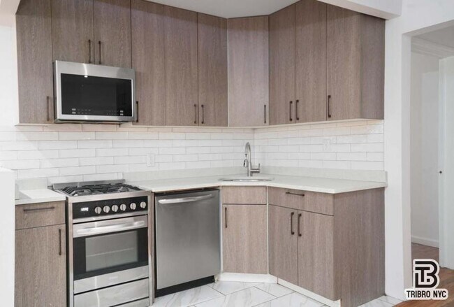 Foto del edificio - 4 bedroom in Brooklyn NY 11207