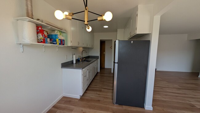 Foto del edificio - Modern Top Floor Condo, Newly Remodeled -U...