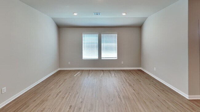 Foto del edificio - Beautiful Brand New 4 Bedroom Home in Mustang Schools