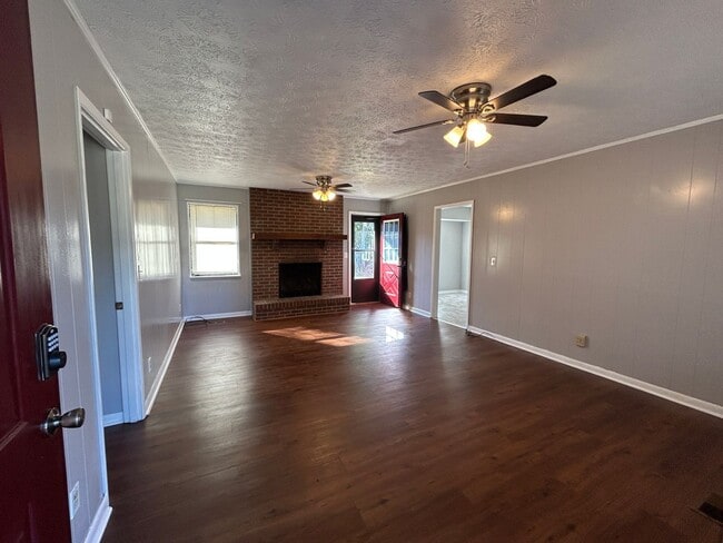 Building Photo - 2002 Peek Dr