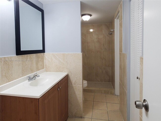 Foto del edificio - 1990 W 56th St