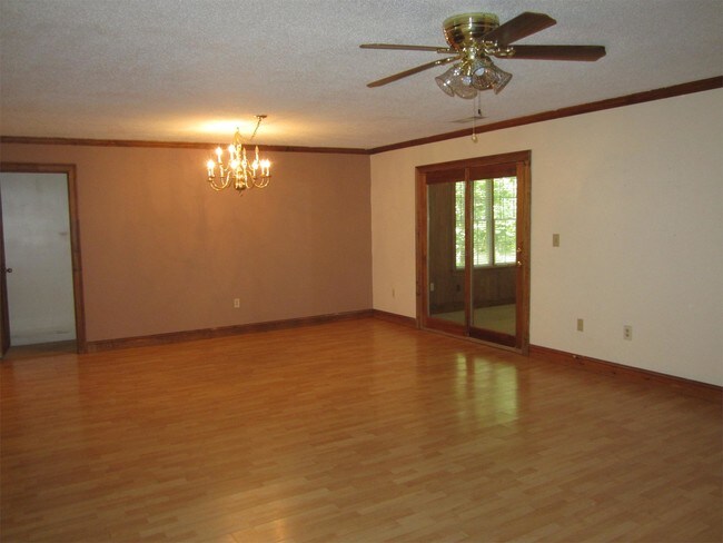 Building Photo - 391 Groaning Rock Rd