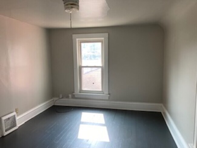 Building Photo - 510 Park St Upper-Unit #2