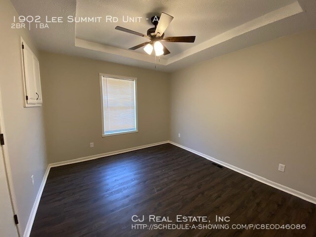 Foto del edificio - 1902 S Lee's Summit Rd