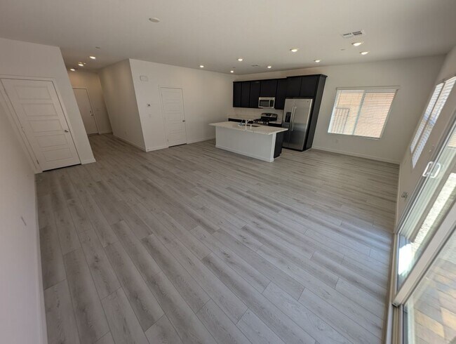 Foto del edificio - 3339 Rocky Waters Ave