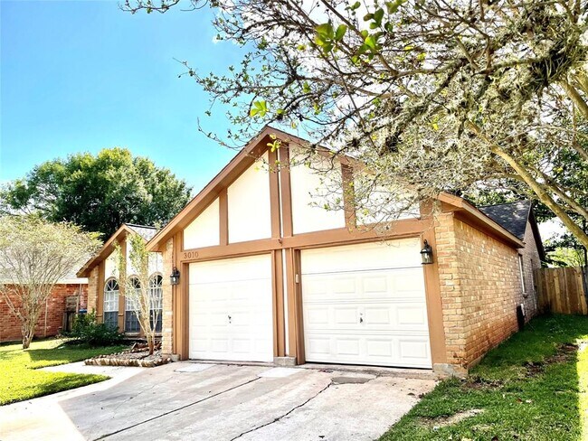 Building Photo - 3010 Mosby Dr