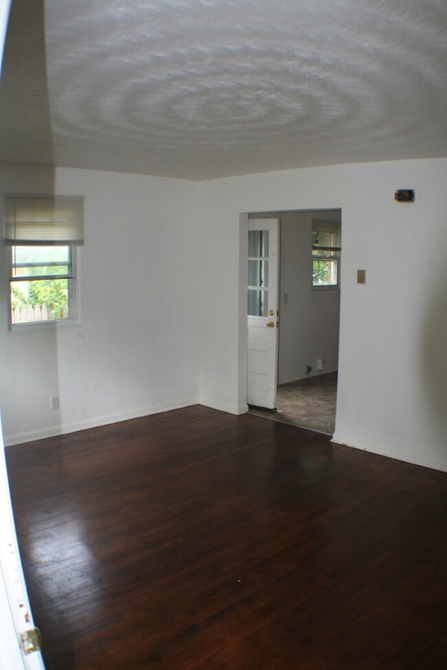 Foto del edificio - 8924 London St