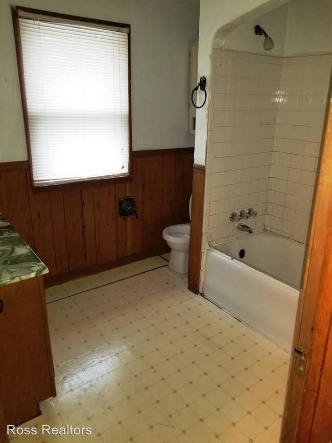 Foto del edificio - 42 N Chase Ave