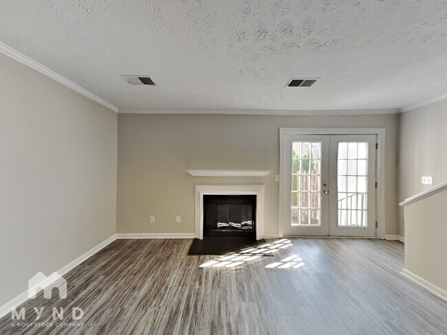 Foto del edificio - 461 Claircrest Dr