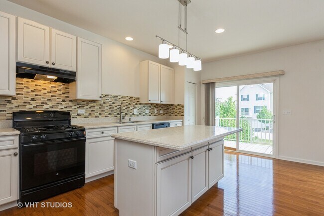 Building Photo - 4050 Pompton Ave