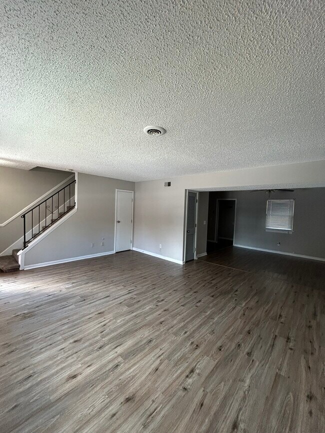 Building Photo - 4705 Leaf Crest Ct