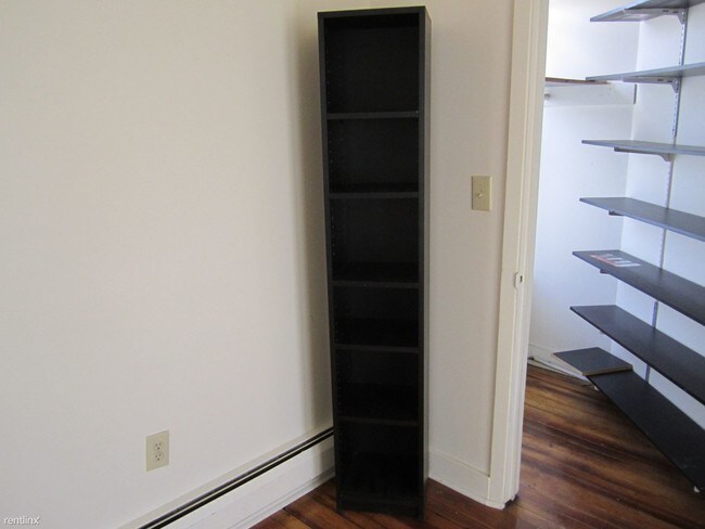 Foto del edificio - 1 br, 1 bath  - 4 Wall St Apt #2