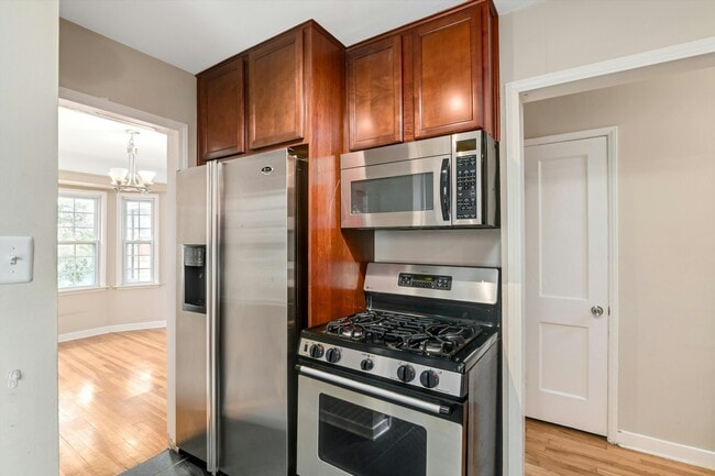 Building Photo - 1021 South Wilson Avenue