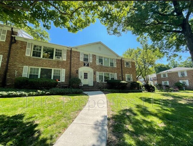 Foto del edificio - 84 Woodland Rd