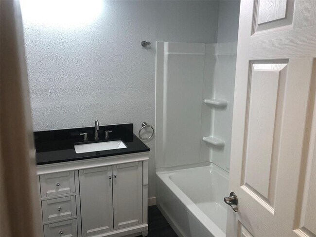 Foto del edificio - 10310 Gail Rd