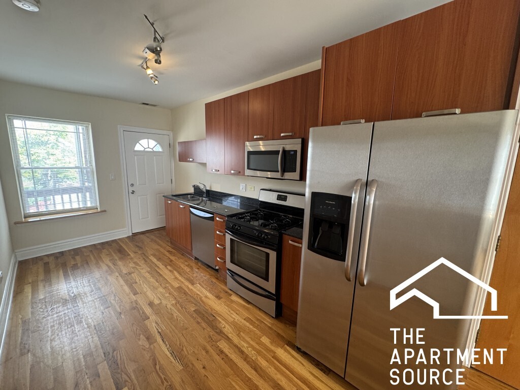 Primary Photo - 3650 W Berteau Ave