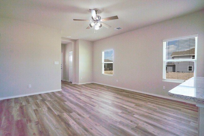 Foto del edificio - Hunters Ranch Beauty! 3 Bedroom 2 1/2 Bath Townhome