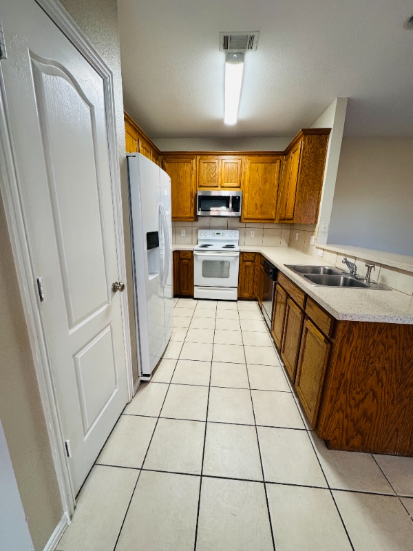 Foto del edificio - 5705 Swords Dr