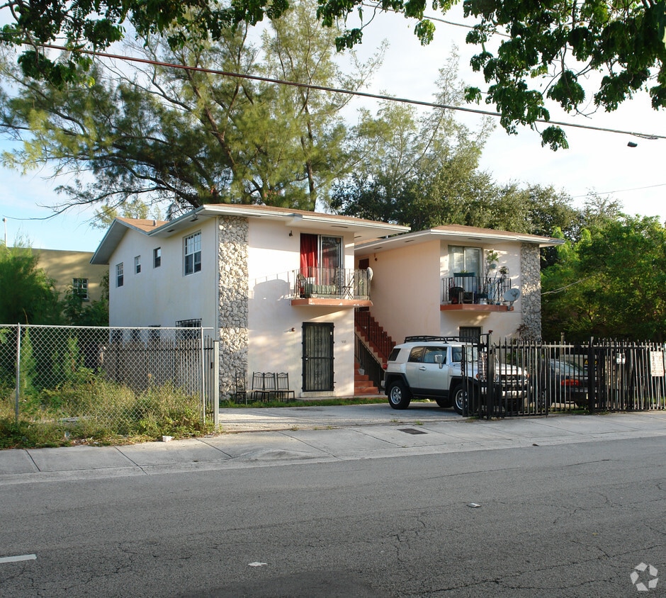 Primary Photo - 533 NE 61st St