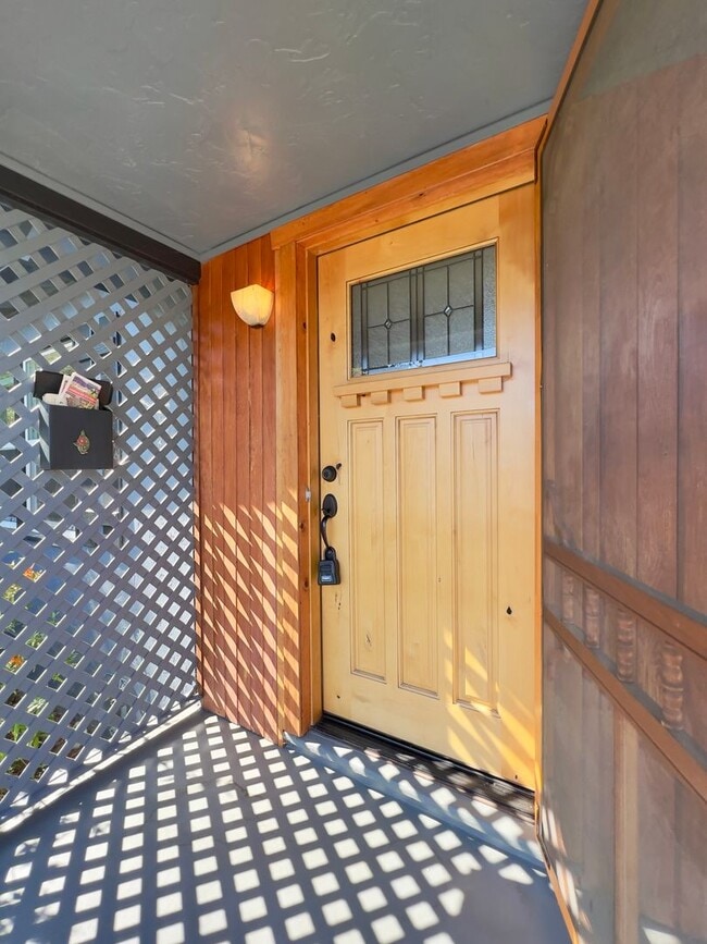 Building Photo - MON301