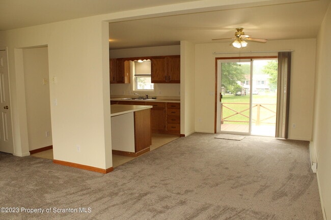 Foto del edificio - 15 Jeanne Dr