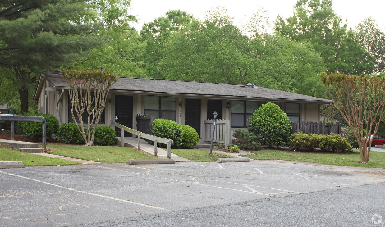 Norwood Apartments Apartments in Lilburn, GA