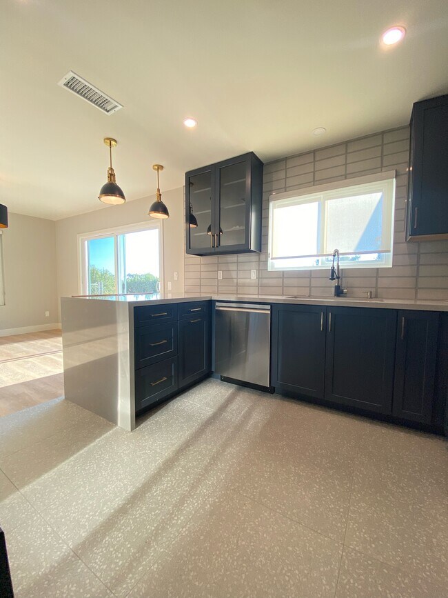 Building Photo - 4856 Pacifica Dr