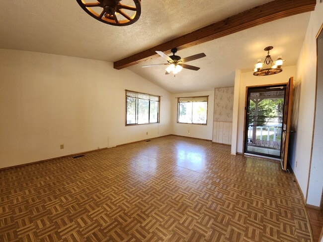 Building Photo - 8260 Sherwood Blvd