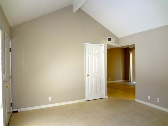 Building Photo - 8147 Park Villa Cir