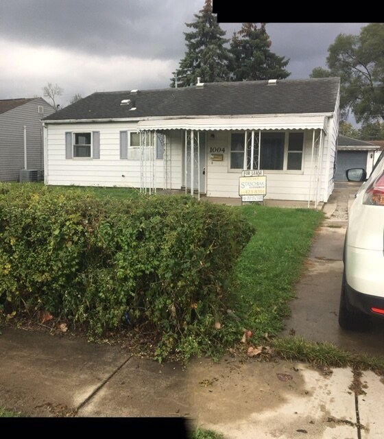 Front - 1004 Bernard Ave