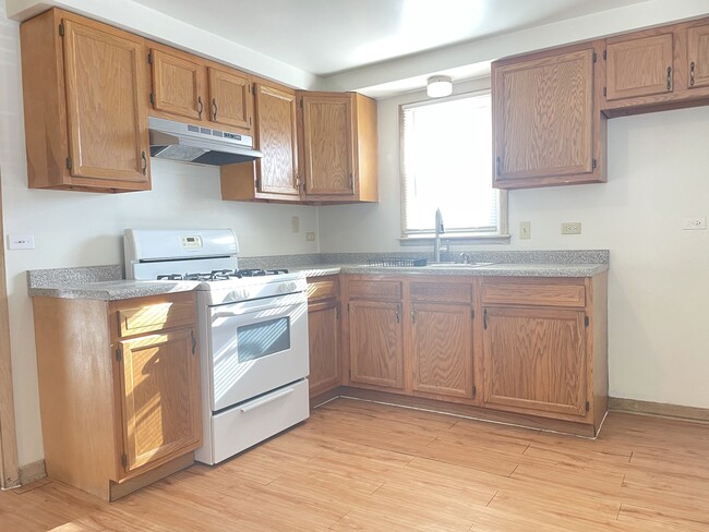 Building Photo - 8046 S Pulaski Rd