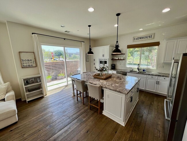 Building Photo - Beautiful 4 bedroom, 3.5 bath in lovely Se...