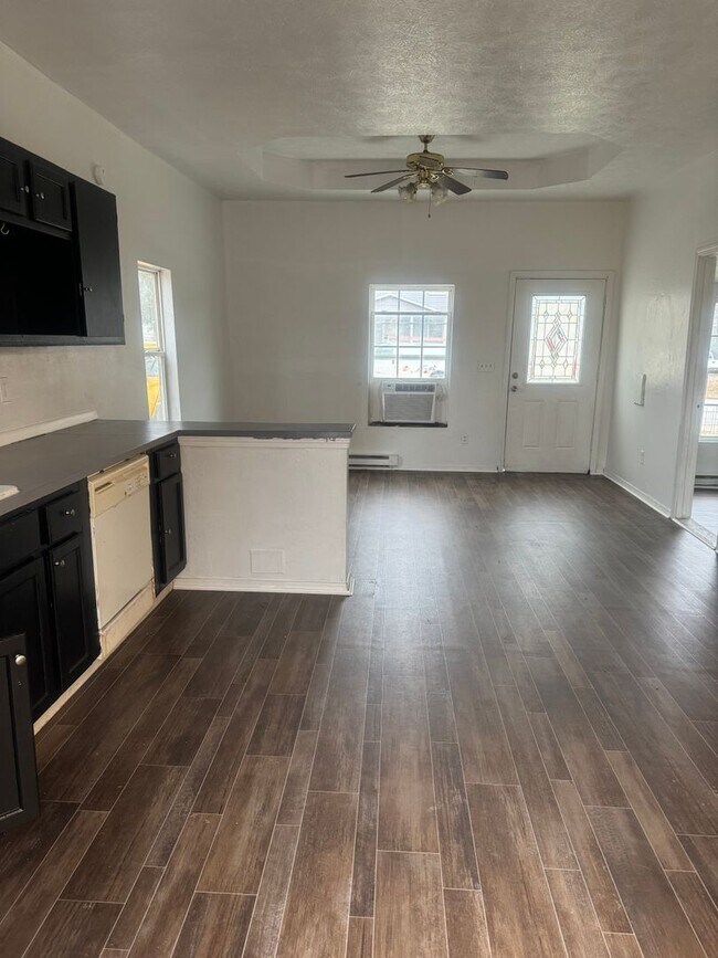 Foto del edificio - Clean cute  3 bedroom 1 bath home