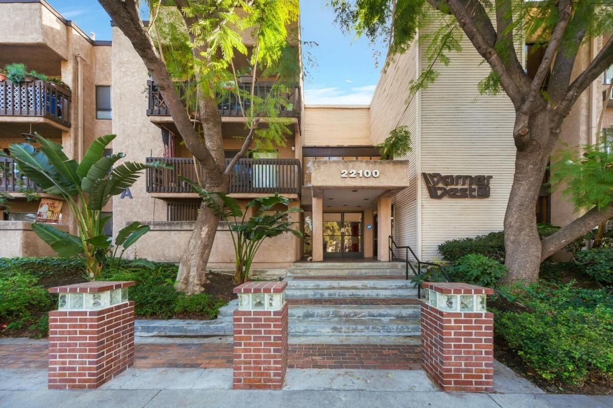 22100 Burbank Blvd, Los Angeles, CA 91367 Condo for Rent in Los