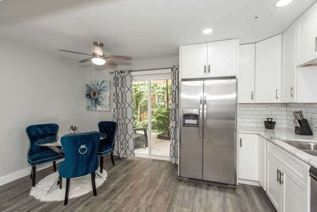 Building Photo - NEWLY RENOVATED 2BDRM TOWNHOMES