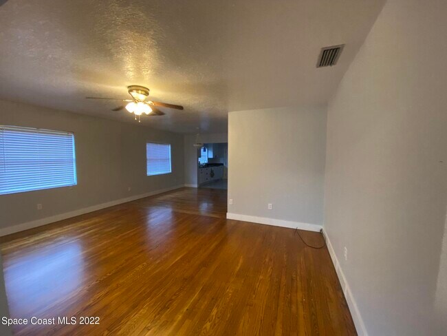 Foto del edificio - 1136 Indian River Ave