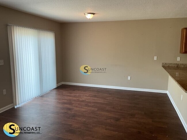 Foto del edificio - 8019 Stuart Ave