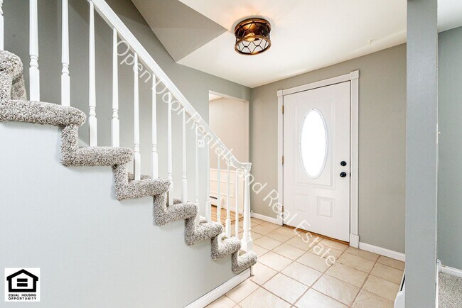 Foto del edificio - 4 bedroom home now available!