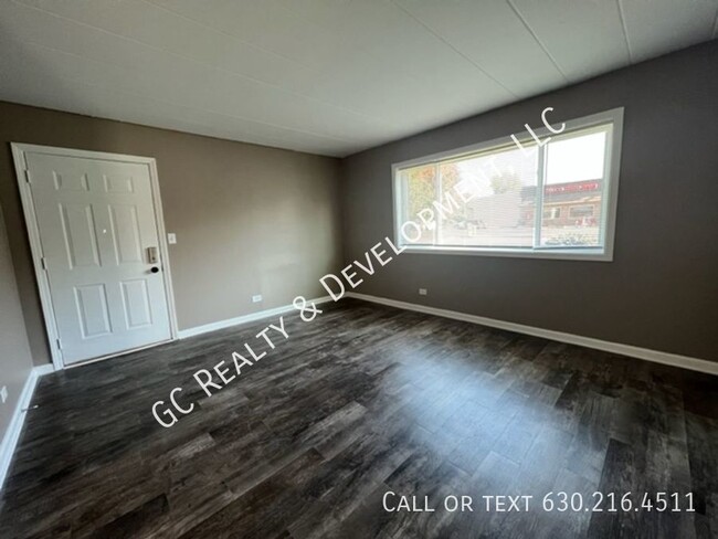 Foto del edificio - ***FULLY UPDATED / WEST CHICAGO - 1 BDRM /...