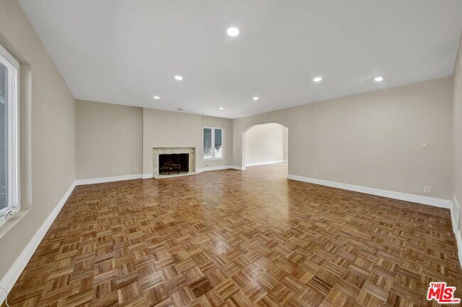 Building Photo - 16608 Park Ln Cir