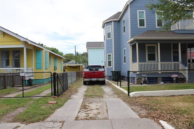 Building Photo - 3519 Avenue P 1/2