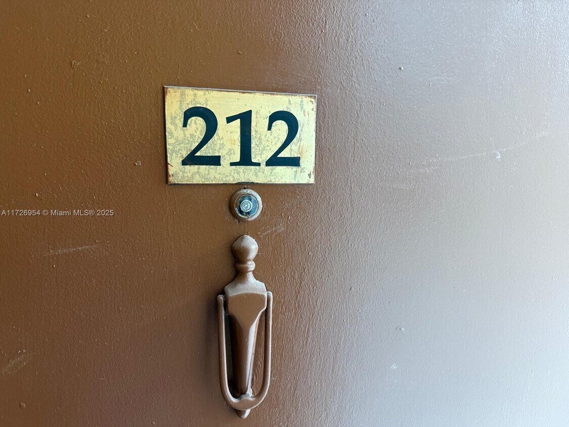 Foto principal - 13700 SW 62nd St