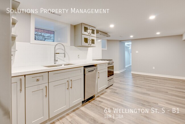 Photo du bâtiment - Newly Renovated Basement Unit