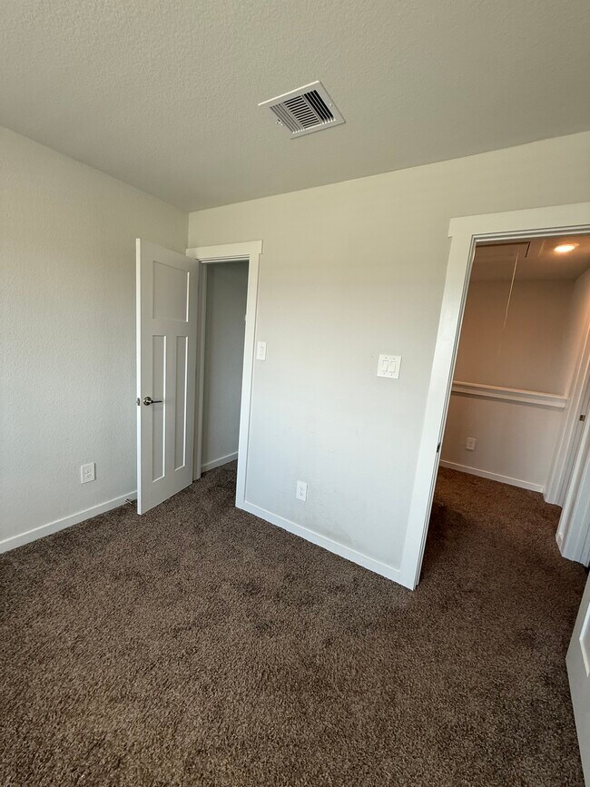 Building Photo - 1218 Amistad Loop