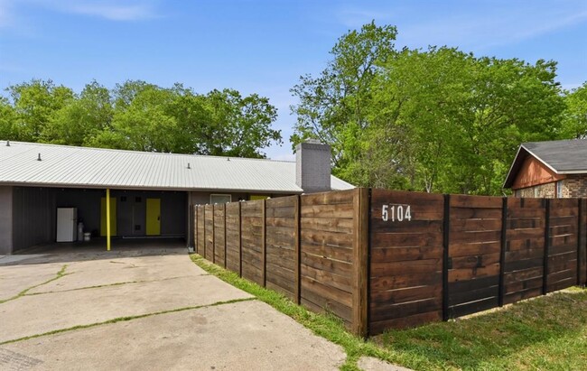 Building Photo - 5104 Spruce Cove